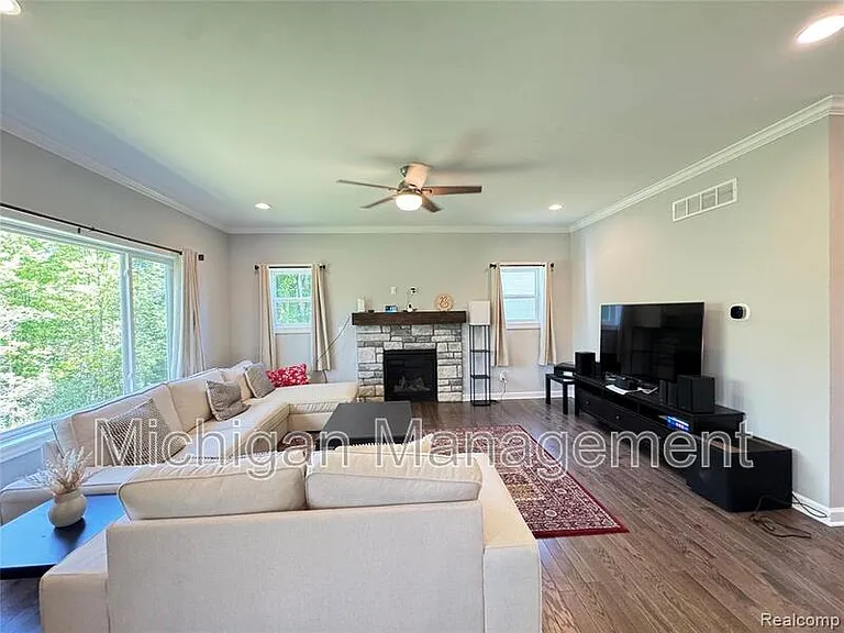 6149 Woodridge Ln — Photo 9