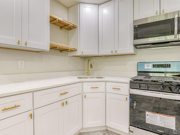 4th image of 189 College Dr