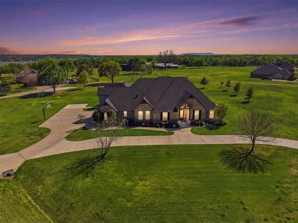 1201 E Iberian Ct, Granbury, TX 76048