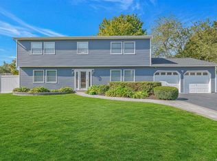 12 Munson St, Medford, NY 11763