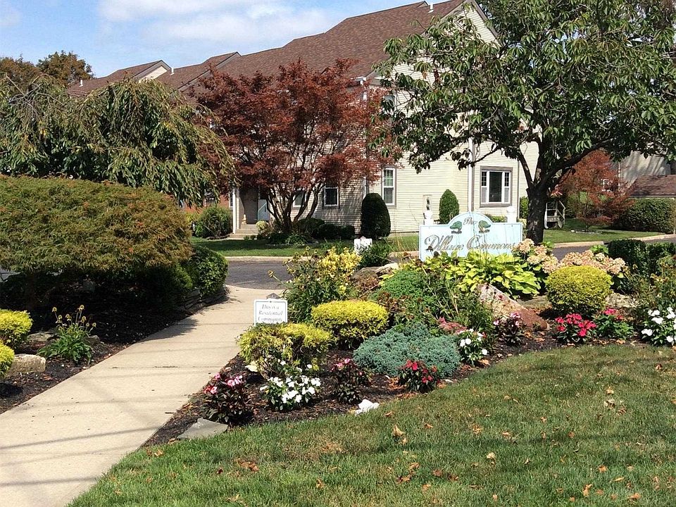 1st image of 28 Greenmeadow Dr