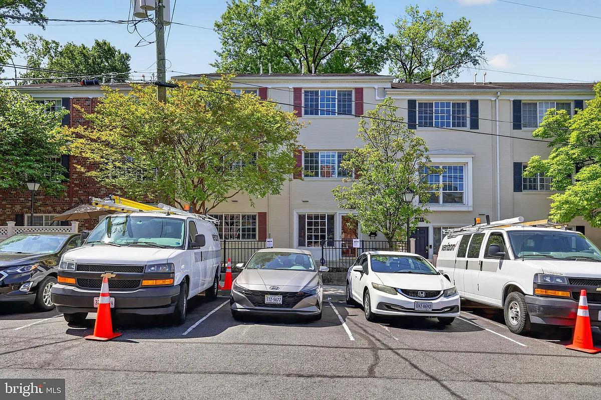 Building Photo - 1585 N Van Dorn St #A