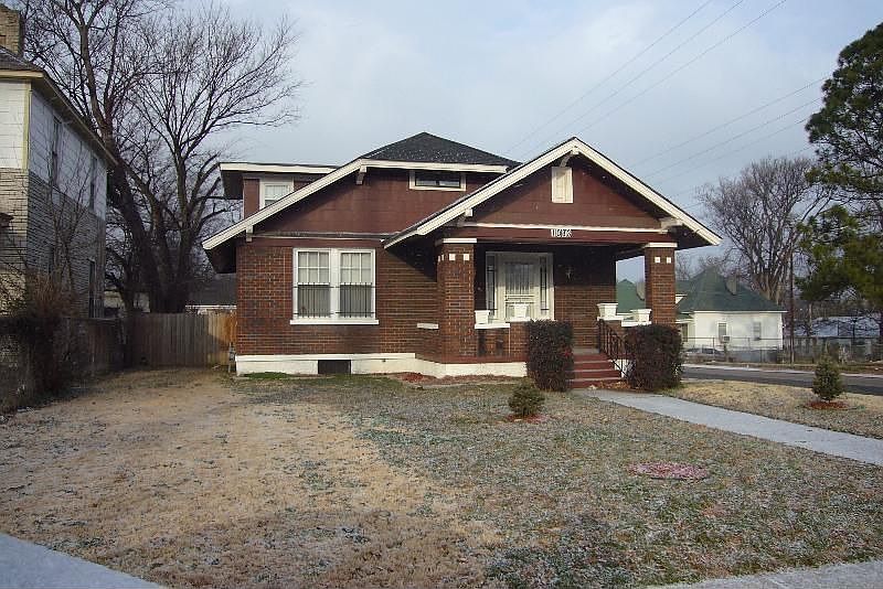 1st image of 1083 College St