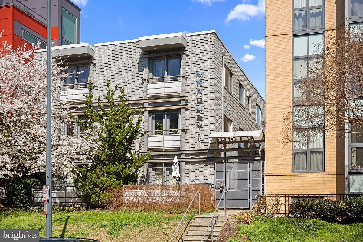 Building Photo - 1439 Chapin St NW #103
