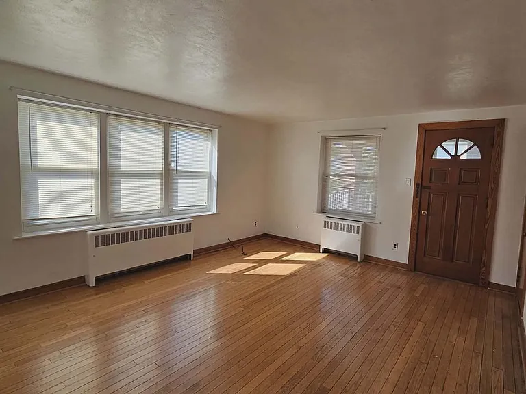 100 E 3rd St #3 — Photo 7