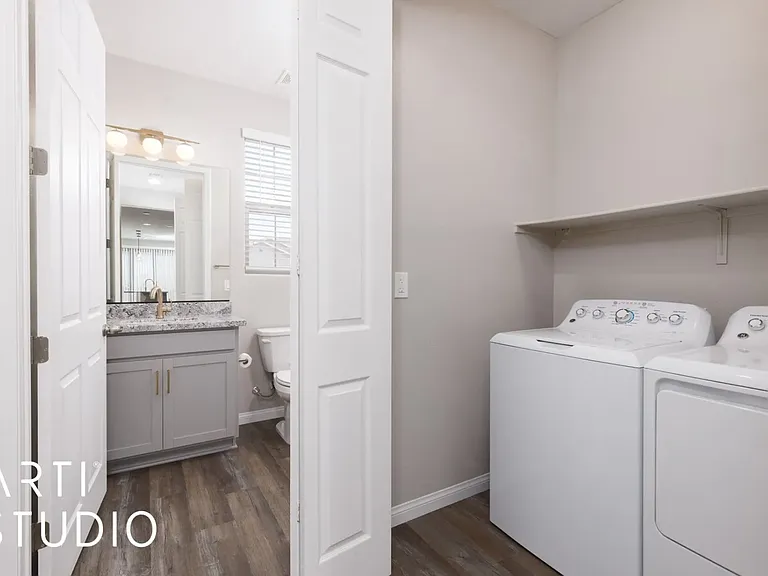 122 Parliament Point — Photo 9