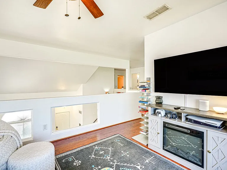 915 E Montoya Ln — Photo 13