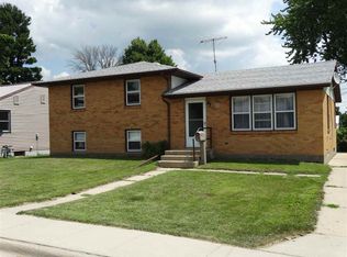 505 3rd St NE, Waukon, IA 52172