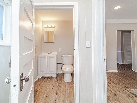 5th image of 1711 22nd Ave NE #1711