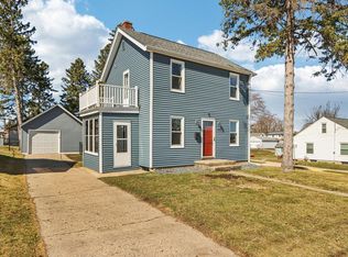 222 Hyde Park AVENUE, Waukesha, WI 53188