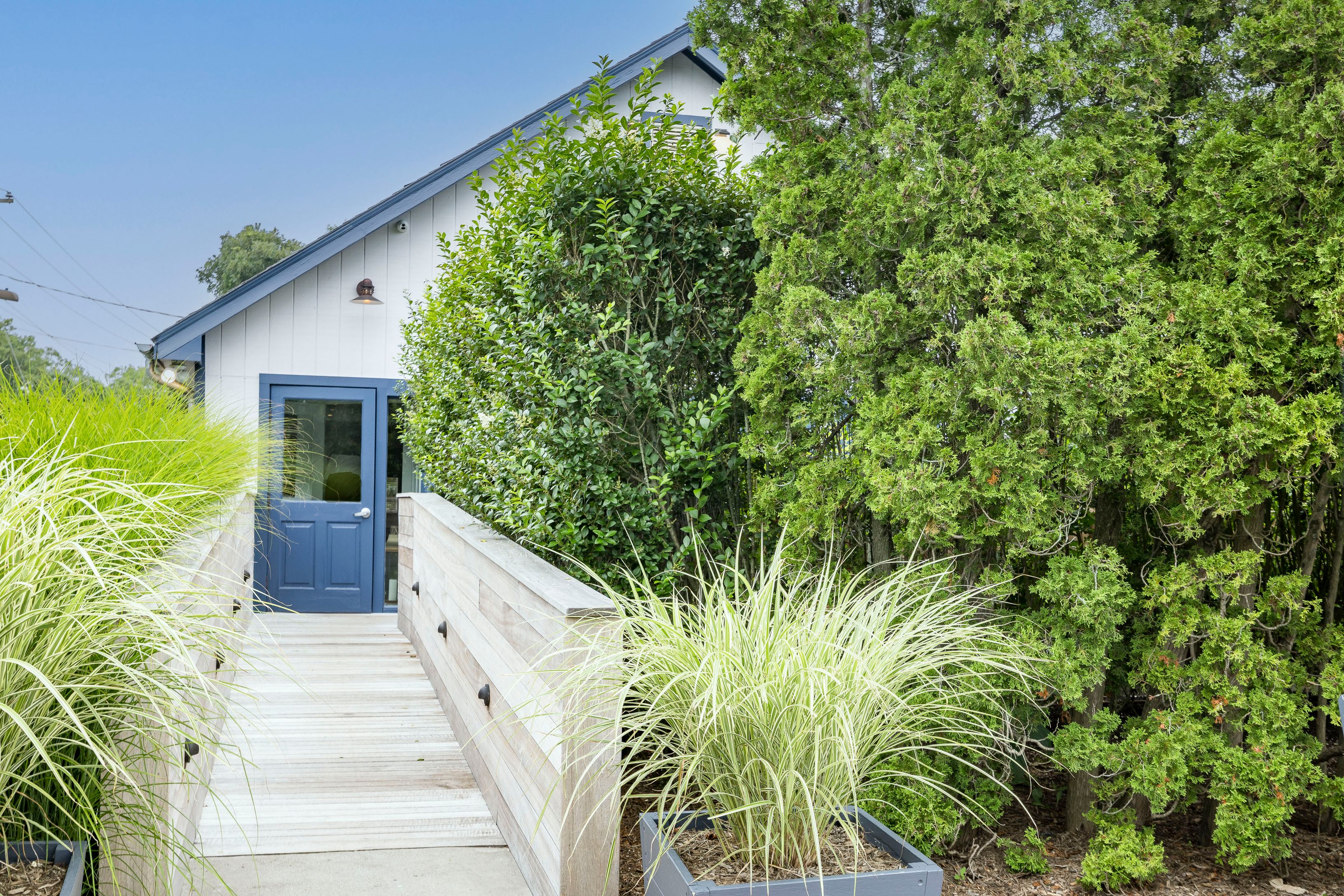 290 Montauk Hwy, East Hampton, NY 11937 Out East