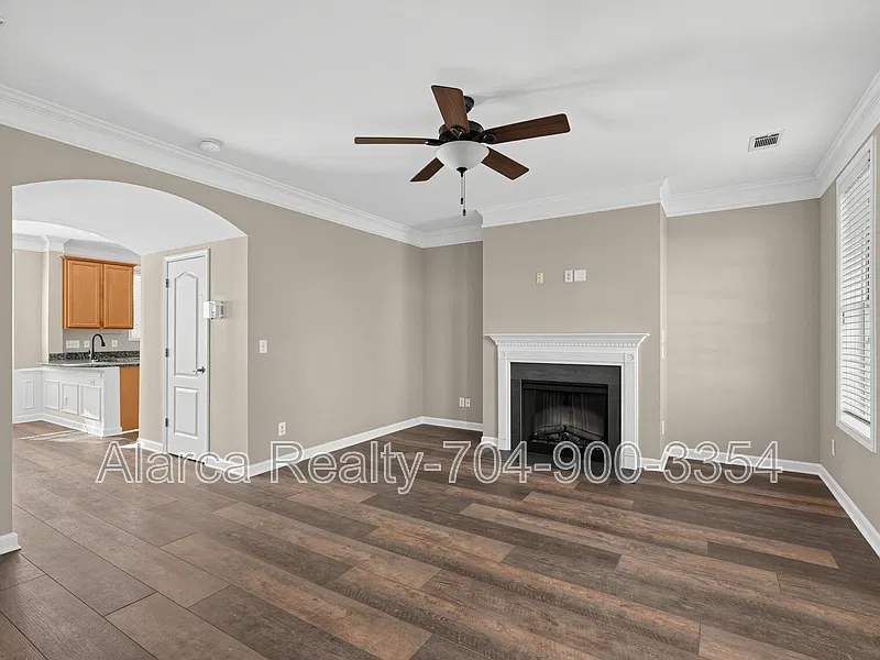 3 bed, 3.5 bath, 1830 sqft, $2,800 — Photo 3