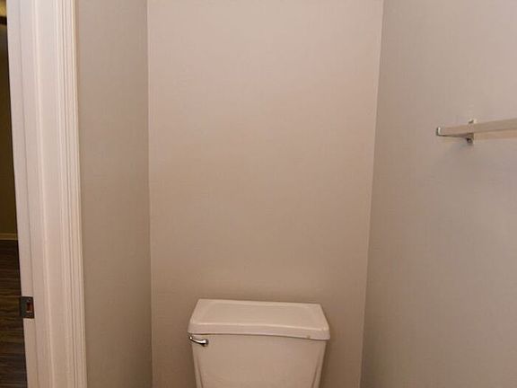 5th image of 128 Chalet North Ct #134