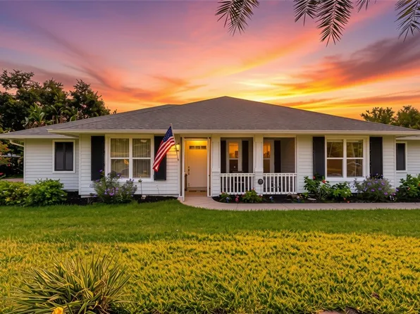 514 Cross Creek Cir, Sebastian, FL 32958
