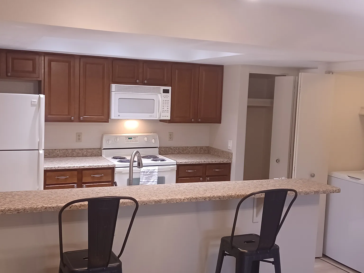 2 bed, 1018 sqft, $1,600 — Photo 4