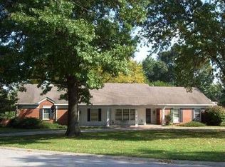 12126 E Oak Ridge Rd, Independence, MO 64052