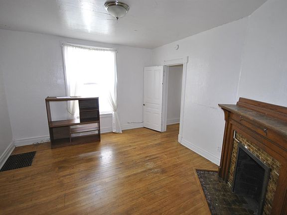 3rd image of 324 E Jefferson St