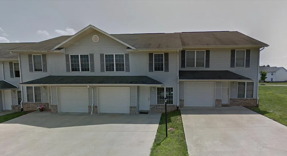 3 bed, 2.5 bath, 1524 sqft, $1,600 — Photo 2