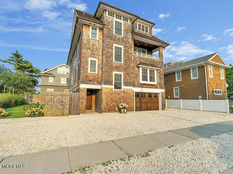 985 Ocean Ave — Photo 31
