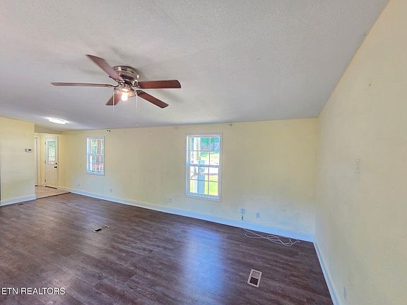 3rd image of 221 Elm Grove St