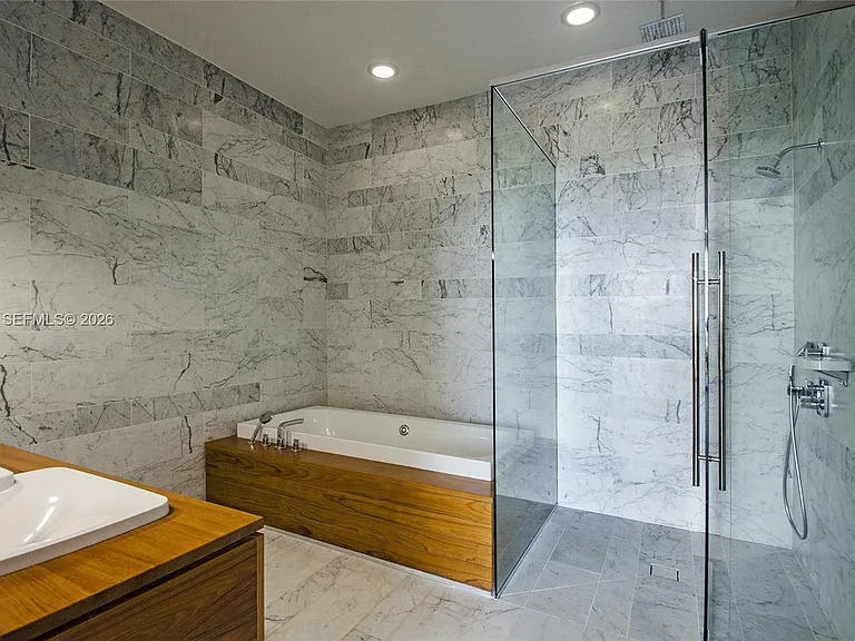 2669 S Bayshore Dr #702 — Photo 9