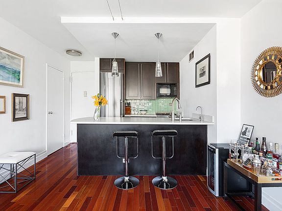 2nd image of 201 W 21st St APT 10H