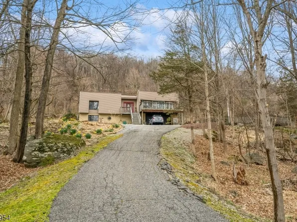 6 Van Blarcom Ct, Vernon Twp., NJ 07461