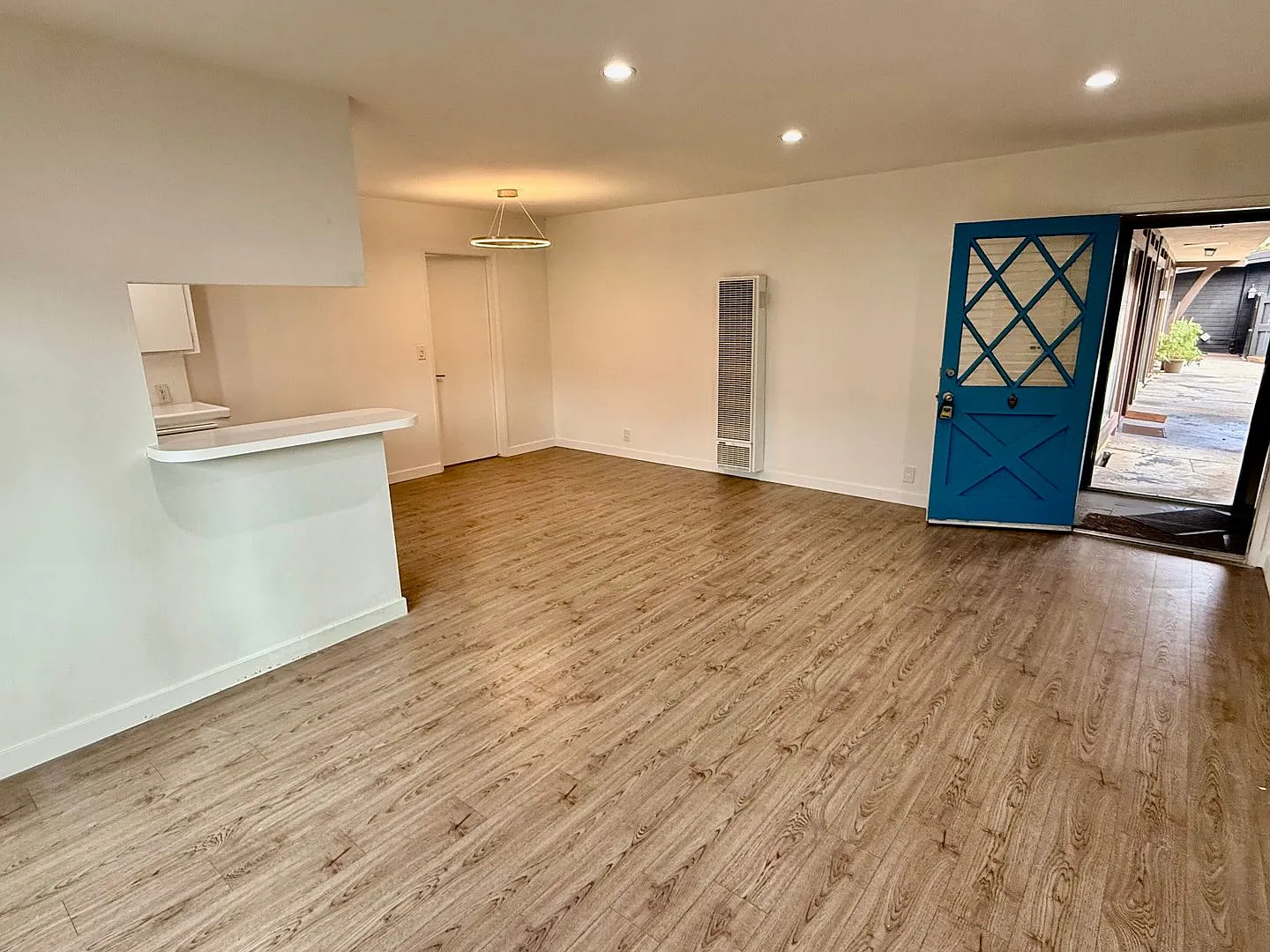 11511 Rochester Ave — Photo 3