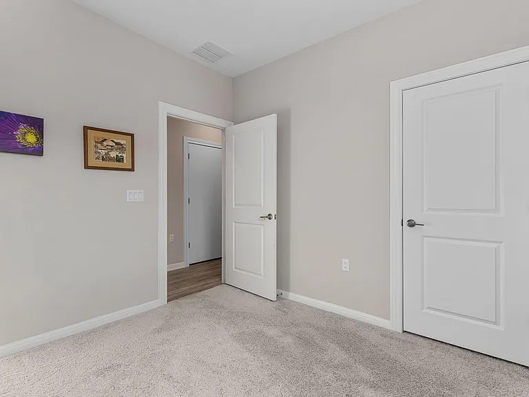 101 Bristol Cv — Photo 15
