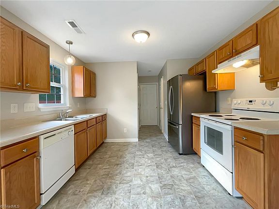 5th image of 2817 Green Crest Ct