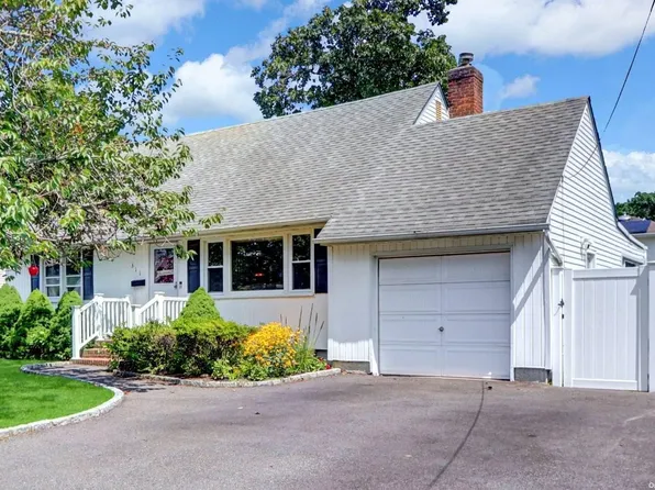 311 W 11th Street, Deer Park, NY 11729