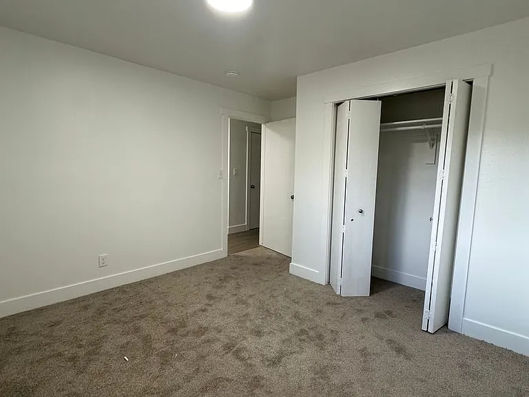 1076 S Virginia Cir — Photo 12