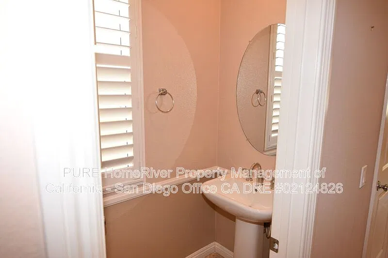 3 bed, 2.5 bath, 1854 sqft, $3,475 — Photo 3