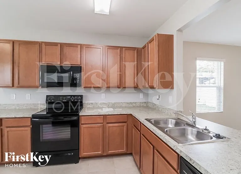 2532 SW 9th Pl — Photo 7