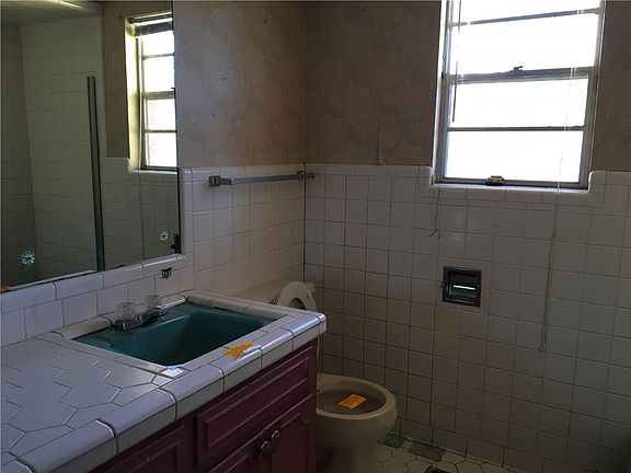 4th image of 8711 NE 46th Street Ter