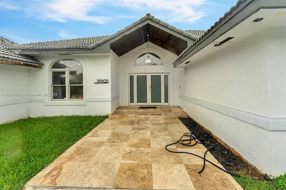4 bed, 3.5 bath, 3114 sqft, $6,000 — Photo 4