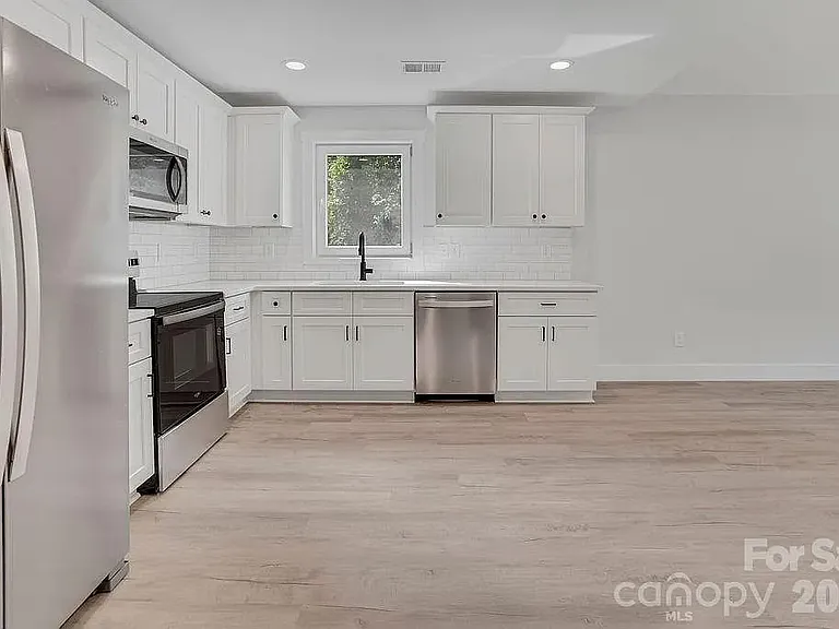 1120 Rosehill Dr — Photo 15