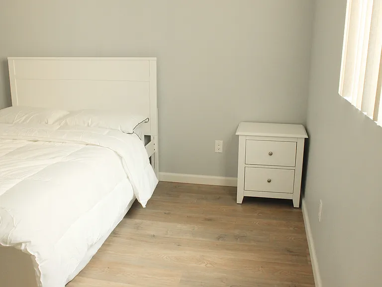 1259 W 36th Pl — Photo 37