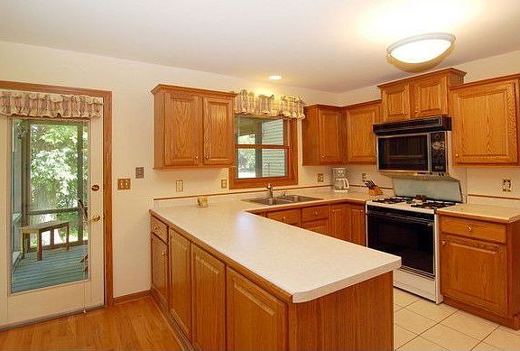 4th image of 19562 Oak Dr
