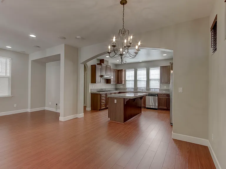 2070 Mary Helen Ln — Photo 3