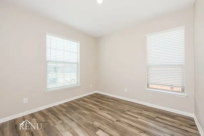 2028 Hialeah Dr — Photo 13