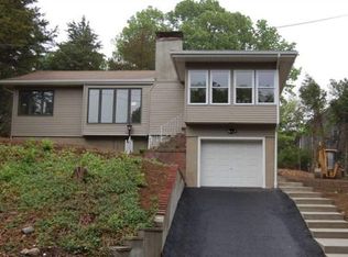 108 Lakeshore Dr, Oakland, NJ 07436