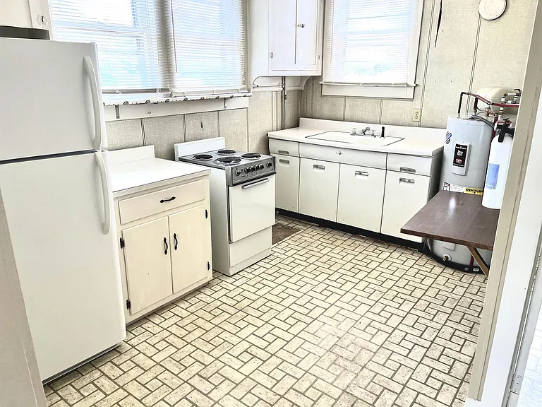 206 Virginia St SW #4 — Photo 2
