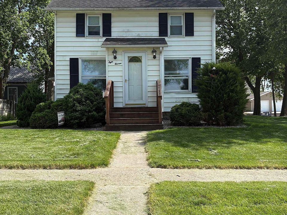 1st image of 811 1st Ave N