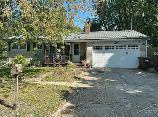 670 Stockford Dr, Adrian, MI 49221