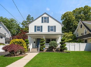 67 Oak St, Lynbrook, NY 11563