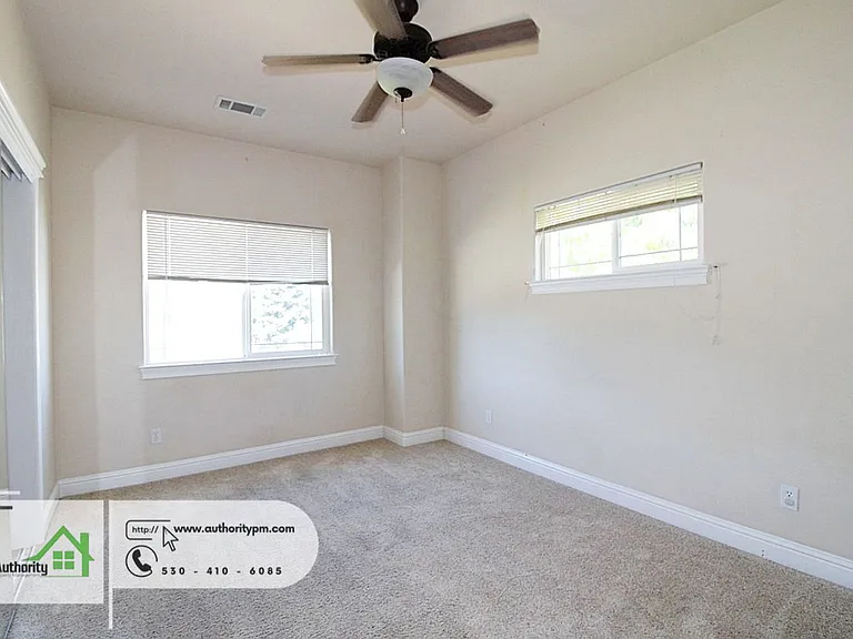 2279 Wicklow St — Photo 19