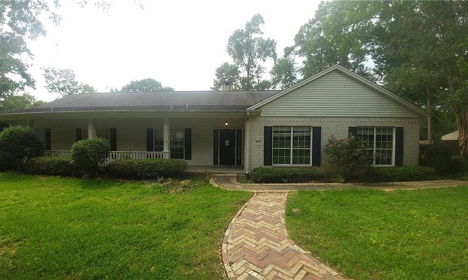 1st image of 396 Oakwood Dr