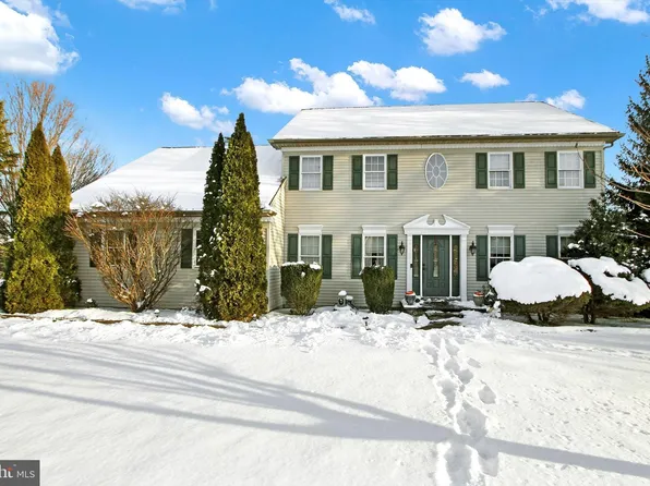 1122 Laurel Dr, York, PA 17404