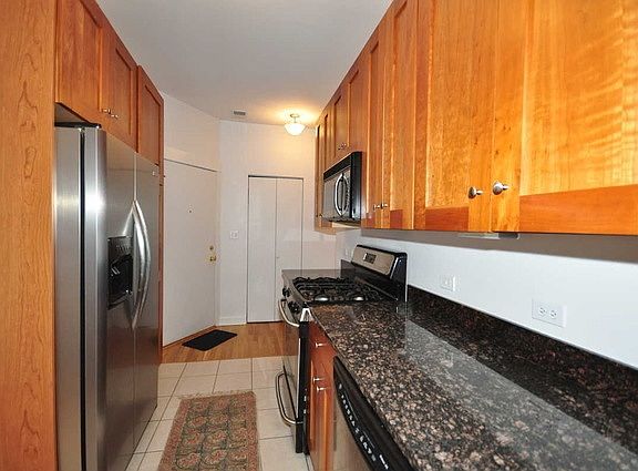 4th image of 3307 W Ainslie St #1